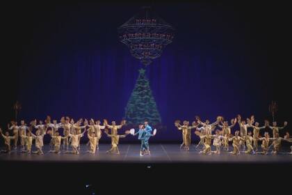 Desde mitad de año, los alumnos se preparan para la función de fin de año en el escenario del Teatro Colón