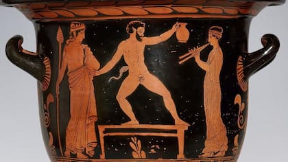 Danza satírica en cerámica apulia.