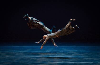 Escena voladora de "Los caballeros de la tempestad", la propuesta que trajo la Cie Ladainha