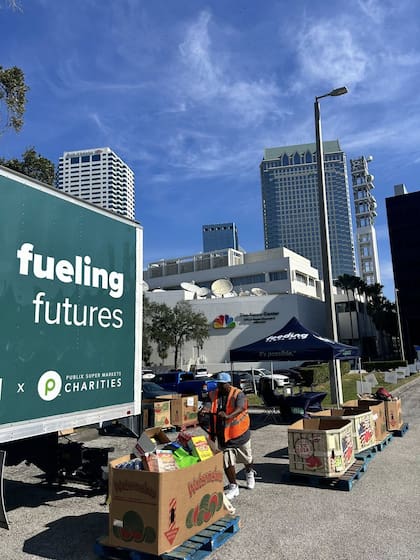 Darán alimentos gratis en el norte y sur de Florida en los úmtimos días de 2025 (FB FeedingTampaBay)