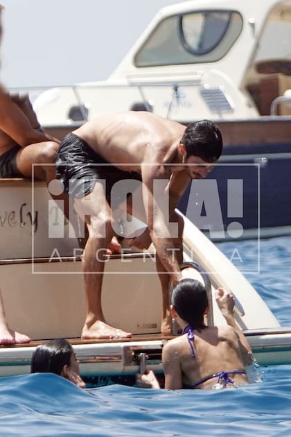 “La estamos pasando muy bien con esta relación, que de alguna forma es más que un noviazgo, porque tiene que ver con el compromiso de cuadrar proyectos, tiempos y espacios para no estar alejados”, dijo el Chino en una entrevista con el sitio Ciudad