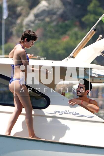 El Chino, que luce un cuerpo entrenado, reparte su tiempo entre Buenos Aires y Madrid. Vive seis meses en cada ciudad. Hace días contó que está evaluando la posibilidad de radicarse en España para estar con su mujer, a quien definió como "mi compañera de vida".