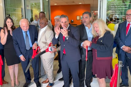 Dariel Fernández inauguró la nueva oficina para las licencias de conducir en Miami-Dade