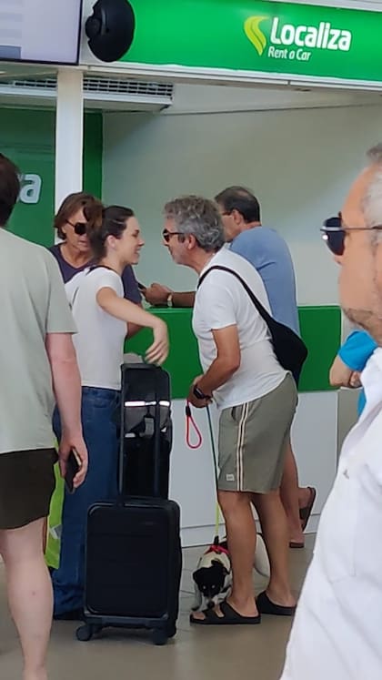 Darín no solo recibió a Clara, la menor de sus dos hijos: también le dio la bienvenida a Punta del Este a su pequeño perrito