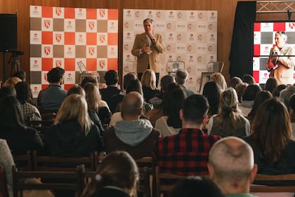 Darío Álvarez Klar de Argentina, fundador de la Red Educativa Itínere, es uno de los diez finalistas seleccionados para la edición inaugural de la Latin America Education Medal