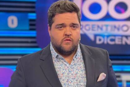 Darío Barassi regresó a la conducción de 100 argentinos dicen, enfrentándose con las exitosas novelas importadas emitidas por Telefe