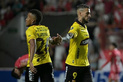 Darío Benedetto vuelve a la Copa Libertadores y a la Bombonera vistiendo la camiseta de Barcelona, de Ecuador: eliminó a Argentinos en la fase 2 del repechaje.