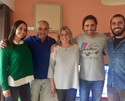Darío Felman, con su esposa, Patricia, y sus hijos Tatiana, Sebastián y Gabriel