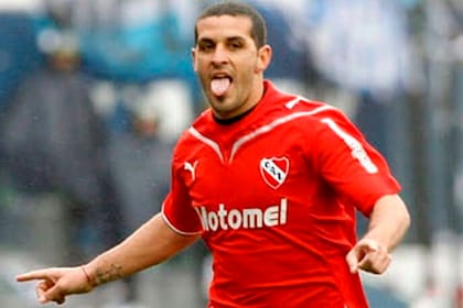 Darío Gandín es un exfutbolista argentino que desarrolló gran parte de su carrera como delantero en el fútbol profesional local, con pasos por clubes de Primera División y del ascenso