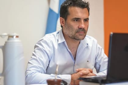 Darío Martínez aterrizó hoy desde Neuquén y se reunirá con los ministros Martín Guzmán (Economía) y Matías Kulfas (Desarrollo Productivo)