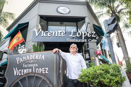 Darío Pombo en la clásica esquina de Las Heras y Maipú
