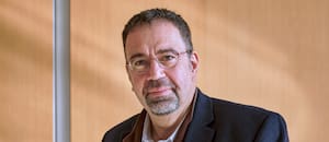 Un Nobel cuestiona el relato dominante sobre la IA
