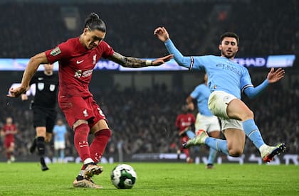 Darwin Núñez, de Liverpool y una chance de gol ante Manchester City