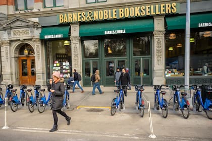 Daunt aventuró que es probable que Barnes & Noble ya tenga algunos libros escritos por IA en sus diferentes sucursales