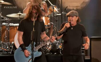 Dave Grohl y Brian Johnson