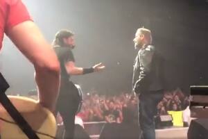 John Travolta cantó un tema de Grease junto a Foo Fighters