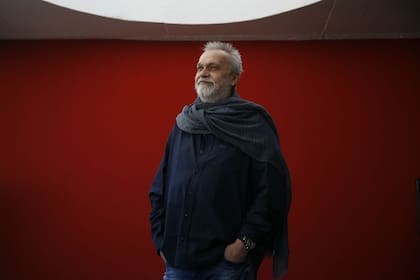 David Lebón fue bajista, baterista y es uno de los grandes héroes de la guitarra de nuestro rock; sin embargo, asume: "Nunca estudié música porque todos los profesores que tuve me dijeron que yo estaba muy apurado por llegar a tocar"