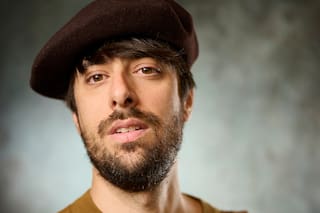 Tras los agravios y la pelea con Pérez-Reverte, versiones de retiro y desmentida del escritor español del momento