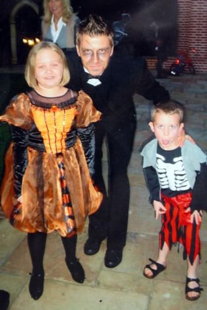 David Beckham junto a sus sobrinos Georgina y Freddie en una fiesta de disfraces