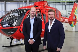 David Beckham posó junto al príncipe William en medio de una ceremonia solidaria