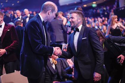 David Beckham se acercó a saludar al príncipe de Gales, con quien ha colaborado en eventos benéficos.