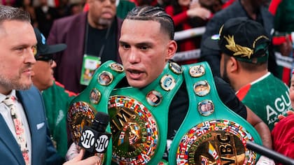 David Benavídez, doble campeón mundial interino Supermediano y Semipesado (CMB)