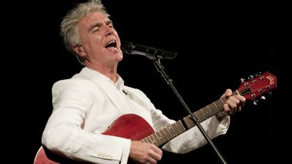 David Byrne vendrá en marzo a Lollapalooza y también se presentará en un sideshow del festival, en el teatro Gran Rex