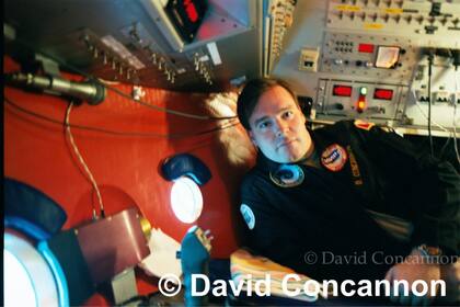 David Concannon es el explorador que había encontrado la valija que Edgar llevaba a bordo.