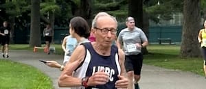 Vive en Nueva York: tiene 80 años, es corredor de largas distancias y revela su “arma secreta” para estar en forma