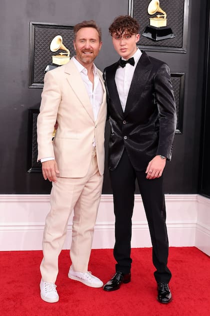 David Guetta y su hijo Elvis asisten a la entrega de los premios Grammy 2022