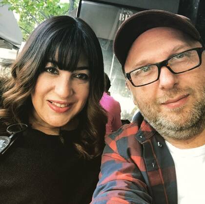 David junto a su esposa.