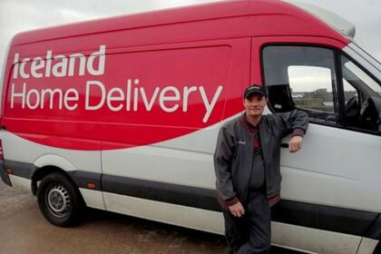 David MacLeod, de 49 años, se comprometió a buscar un perro de compañía adecuado para su cliente