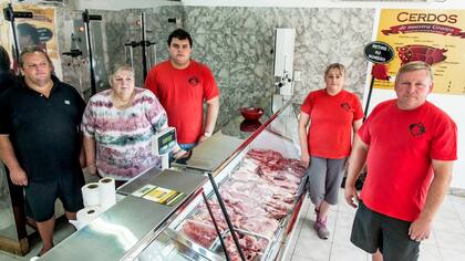 David, Marta, Martín Castelli, Carina y Danilo Ghirardi en el local de venta