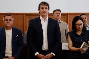 David Sanchez (C), brother of Spain's Prime Minister Pedro Sanchez, and former leader of the Spanish Socialists party PSOE in Extremadura, Miguel Angel Gallardo, stand at the beginning of their trial at the Provincial Court of Badajoz in Badajoz on May 28, 2026. David Sanchez Perez-Castejon, the brother of Spain's Prime Minister Pedro Sanchez, arrived to trial to face allegations for alleged crimes of influence peddling, administrative malfeasance and illegal appointment related to his hiring as a senior official of the Provincial Council. (Photo by Andres BALLESTEROS / EFE pool / AFP)