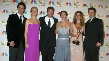David Schwimmer, Lisa Kudrow, Matthew Perry, Courtney Cox, Jennifer Aniston y Matt LeBlanc en el momento de gloria de Friends