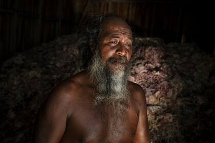 David Tebaubau, un agricultor de algas marinas, vive en la isla de Makaru. "Aquí no hay jefe, tú eres el jefe", dijo.