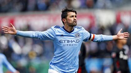 David Villa marc? un gol desde 50 metros