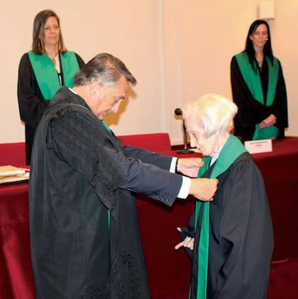 Dayisy Rípodas Ardanaz fue reconocida como Doctora Honoris Causa en la Universidad del Salvador