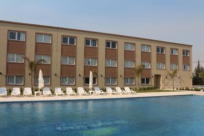 Days Inn Zarate, con 80 habitaciones y una gran área verde con piscina y entretenimientos para chicos