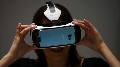 De a poco, los sistemas de realidad virtual buscan ir más allá de los videojuegos con experiencias inmersivas como los recitales en vivo o con figuras virtuales