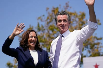 De acuerdo a esta encuesta, Kamala Harris cayó al segundo puesto con 13% y Gavin Newsom quedó tercero con 12%, pese a su exposición nacional