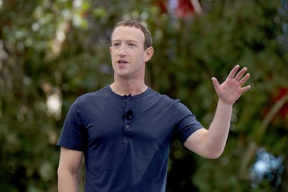De acuerdo a la empresa liderada por Mark Zuckerberg, solo el usuario y el o los destinatarios pueden leer o escuchar los mensajes de WhatsApp