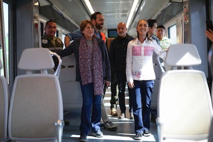 De acuerdo a la mandataria, los trenes modernos cuentan con tecnología de vanguardia, sistemas de seguridad automática y una capacidad para transportar a más de 700 pasajeros