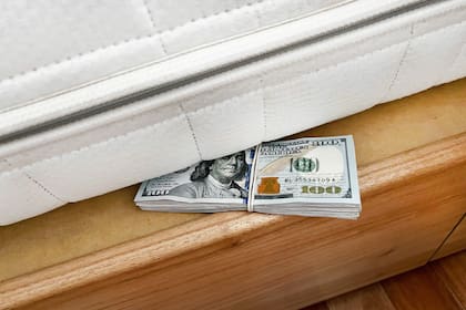 De acuerdo a los impulsores, la idea es que las personas que tienen dólares bajo el colchón puedan invertirlas en este fondo para no perder valor