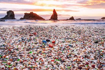 De acuerdo a los lugareños, Glass Beach ya casi no tiene sus icónicos vidrios marinos