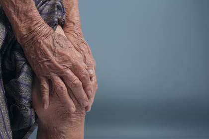 De acuerdo con algunos estudio, esta hierba reduce la hinchazón y el dolor en las articulaciones