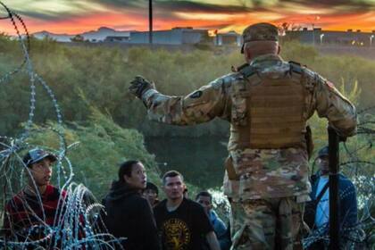 De acuerdo con el gobernador de Texas, más de 11 millones de inmigrantes indocumentados han ingresado a Estados Unidos