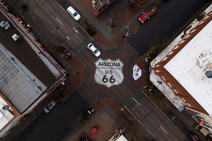 De acuerdo con Hobbs, el nuevo presupuesto de Arizona está desbalanceado y es imprudente (Foto AP/Jae C. Hong)