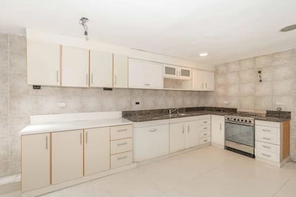 De acuerdo con la disposición del departamento del tercer piso, podríamos imaginarnos la cocina de la casa de Cristina Kirchner