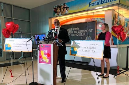 De acuerdo con los representantes de la Lotería de California, el premio de Castro generó un récord de US$156.3 millones para financiar la educación pública